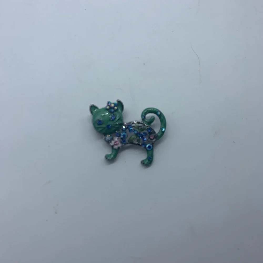 NEW green with blue crystals & flowers cat brooch - Picture 10 of 16
